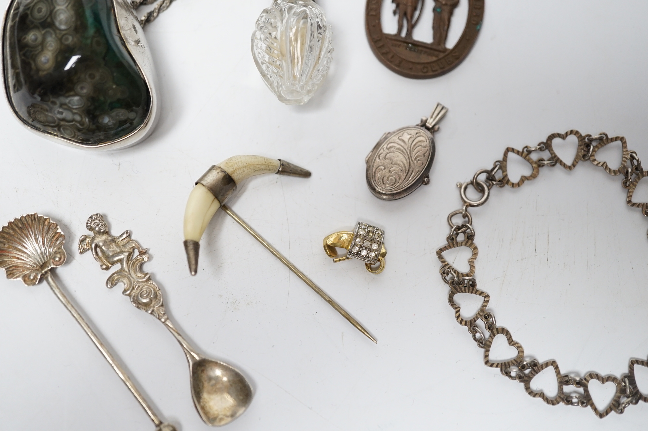 Assorted curios including phenolic vesta cases, silver condiment spoon, ARP badge, etc.